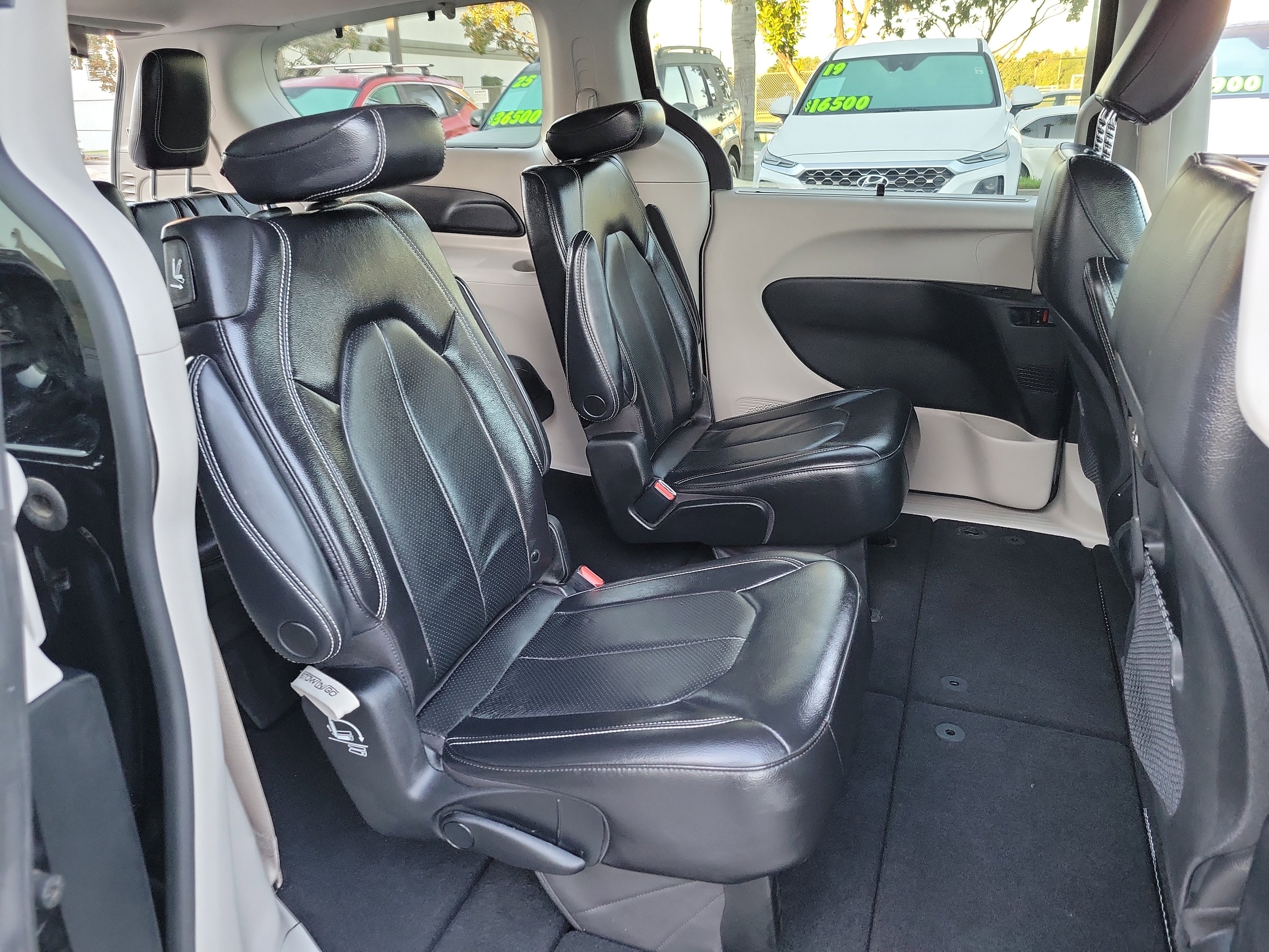 Used 2022 Chrysler Pacifica Touring-L image 19