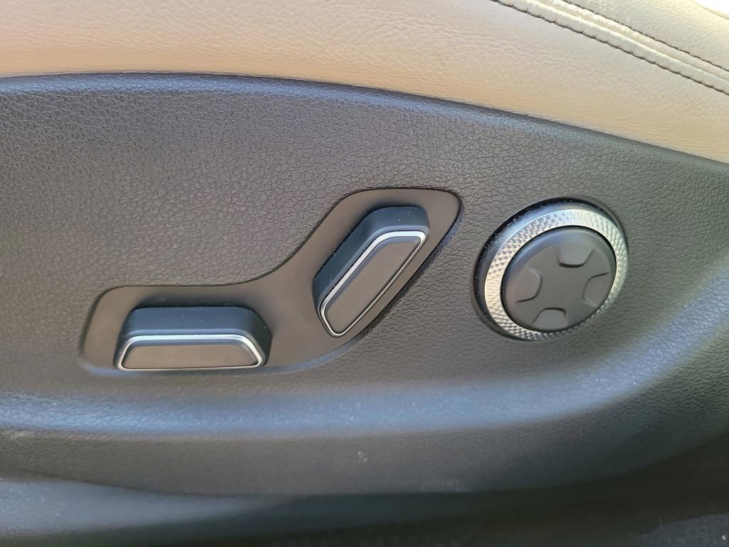 Used 2024 Genesis GV70 2.5T w/ Advanced Package image 17