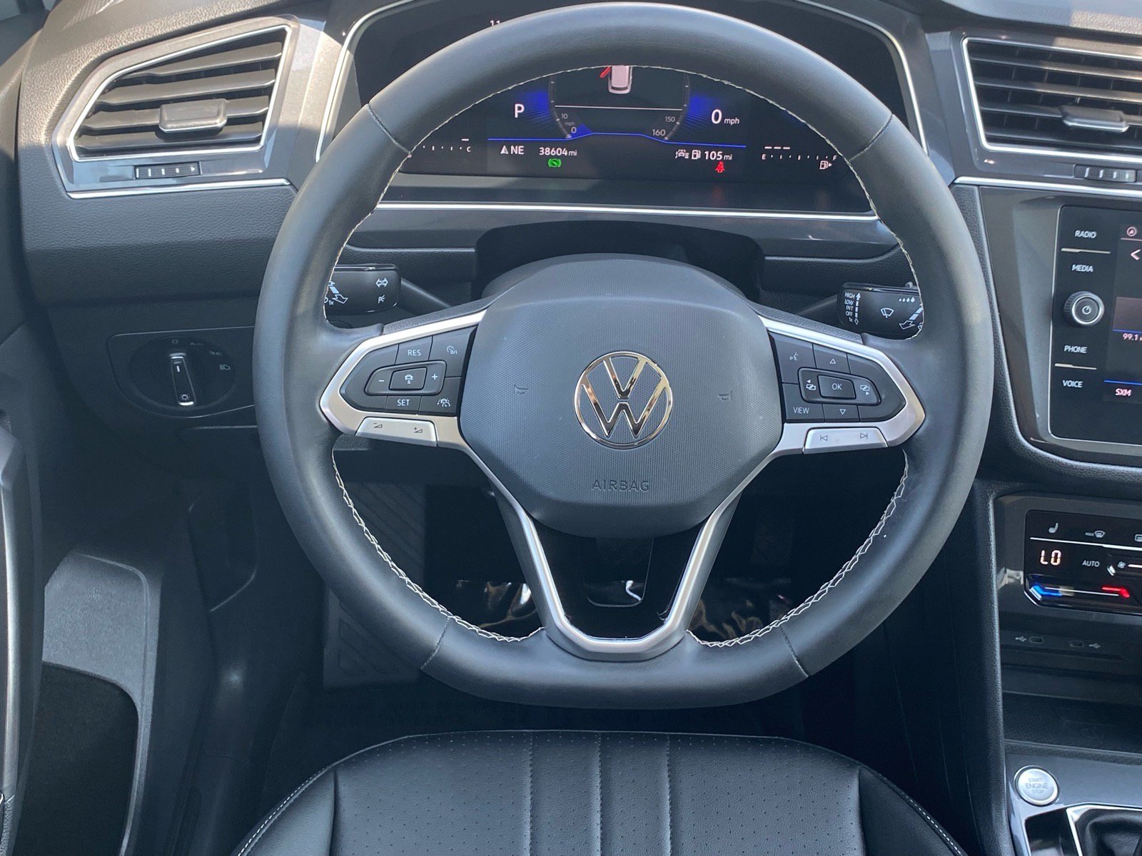 Used 2023 Volkswagen Tiguan SE w/ Panoramic Sunroof Package FWD image 5