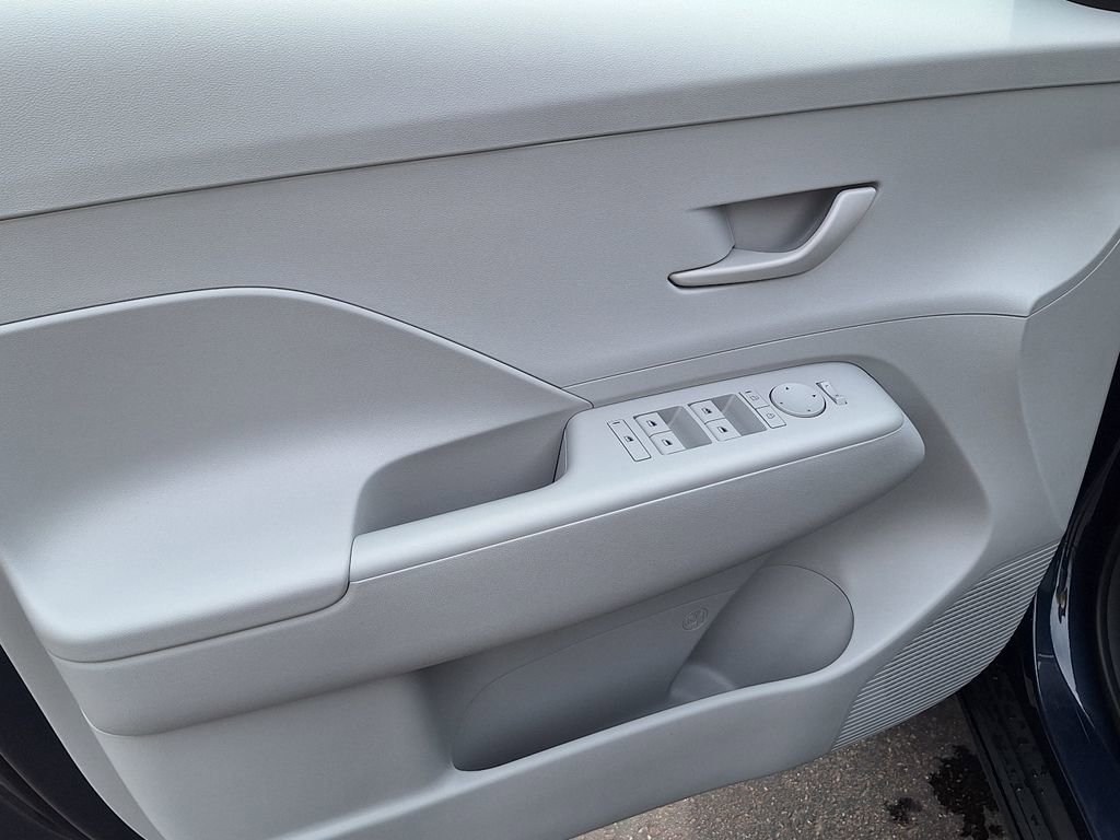 Certified 2025 Hyundai Kona SEL image 9