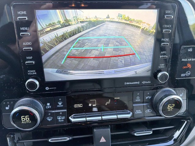 Used 2020 Toyota Highlander XLE AWD/4WD image 31
