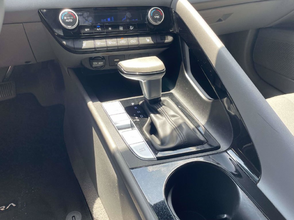 Used 2025 Hyundai Elantra SEL FWD image 19