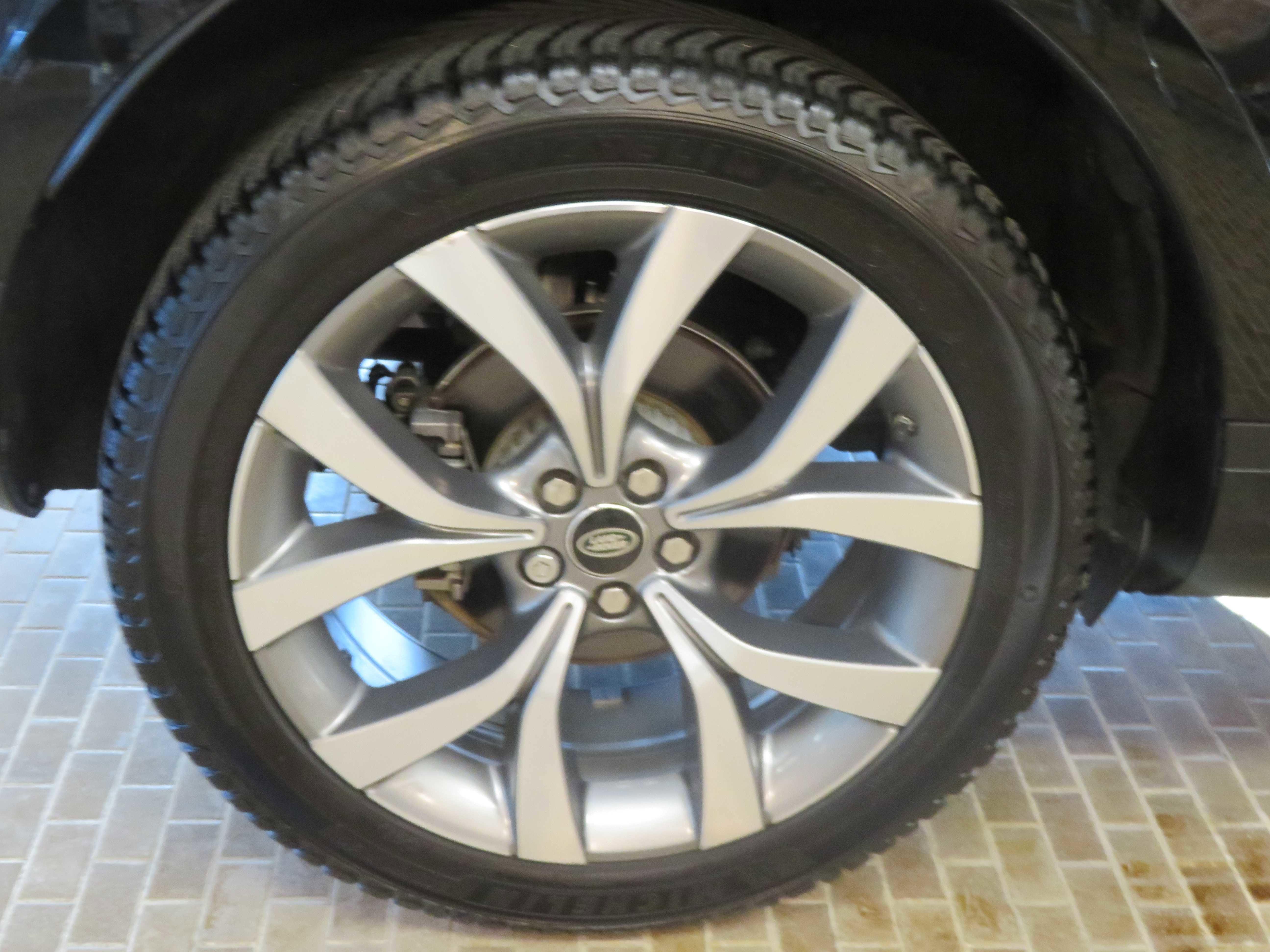 Used 2020 Land Rover Range Rover Evoque SE image 9