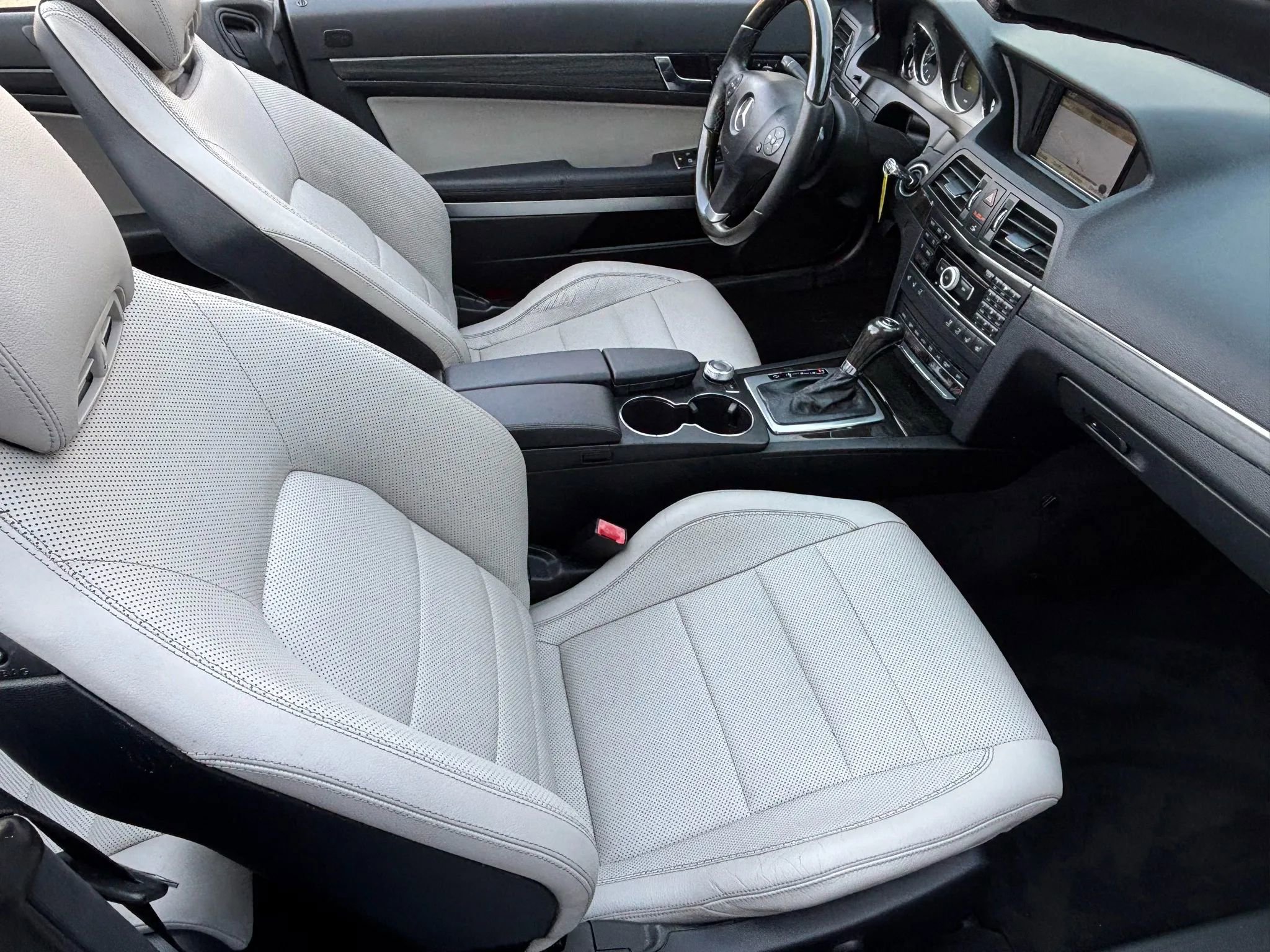 Used 2011 Mercedes-Benz E 350 Cabriolet image 23