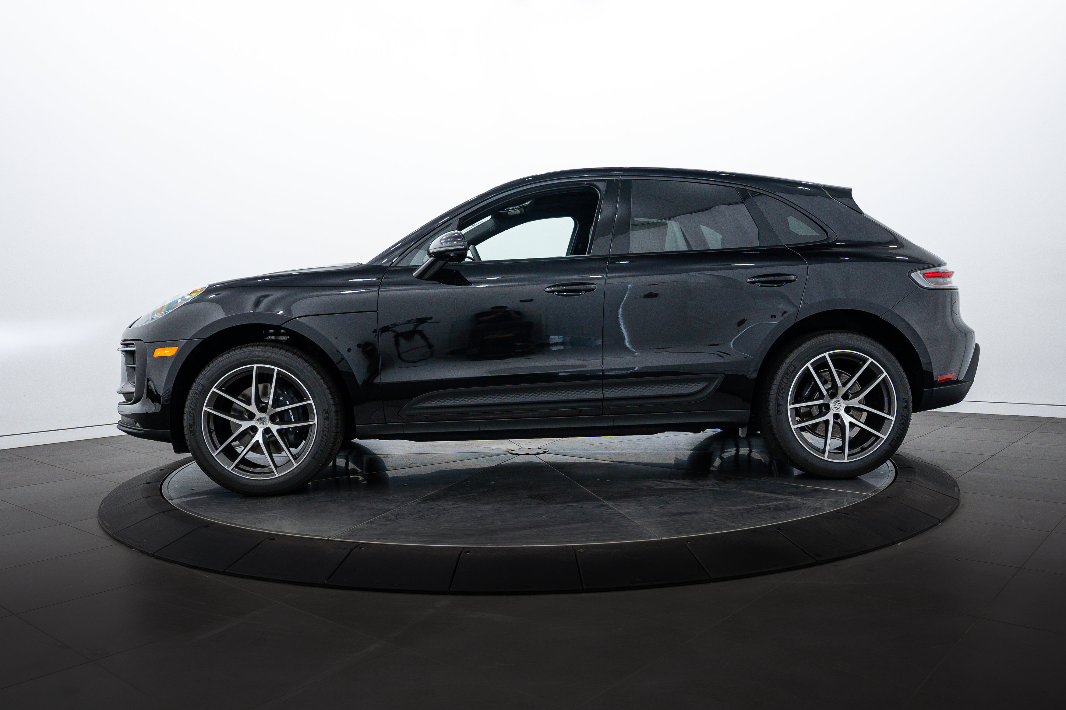 New 2025 Porsche Macan image 2
