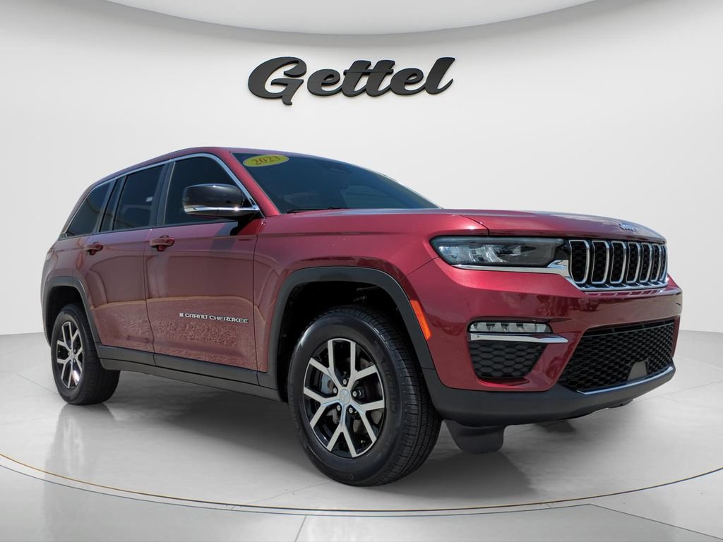 Used 2023 Jeep Grand Cherokee Limited AWD/4WD image 3