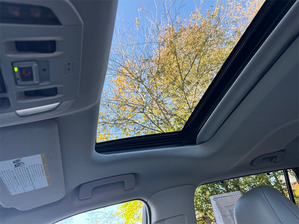 Used 2022 Toyota Highlander XLE image 27