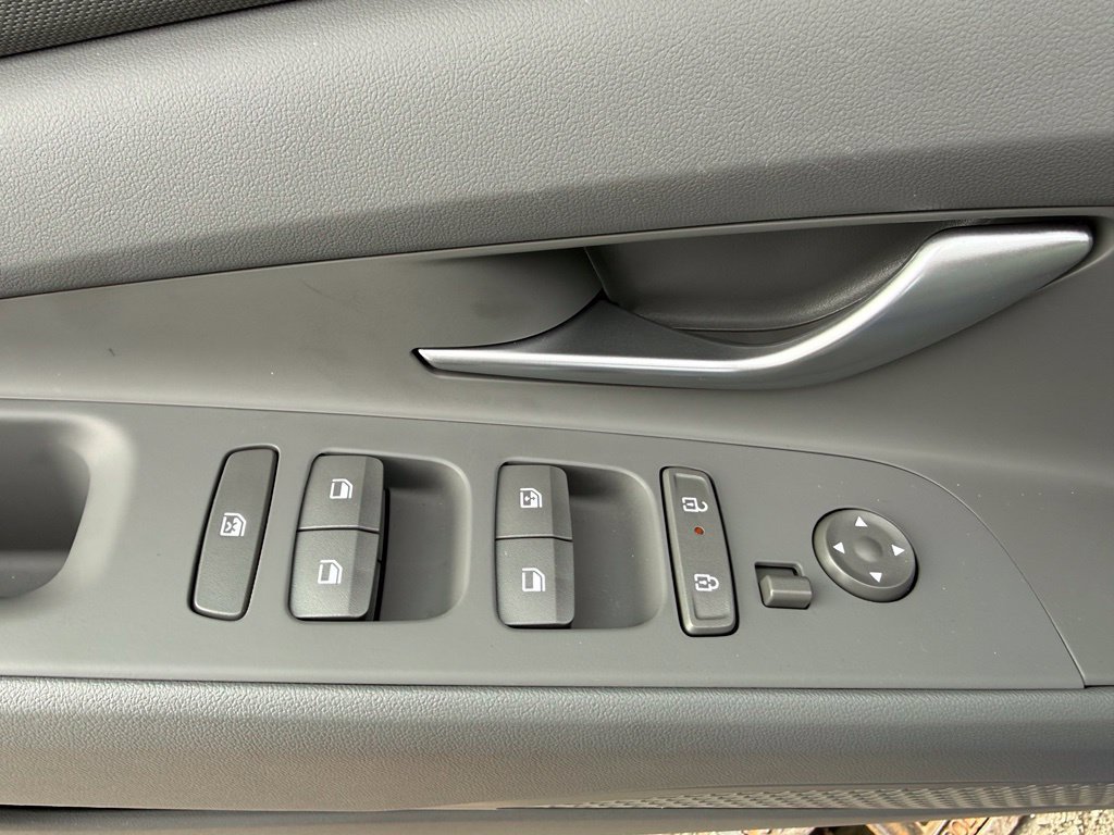 Certified 2026 Hyundai Elantra Hybrid FWD image 31