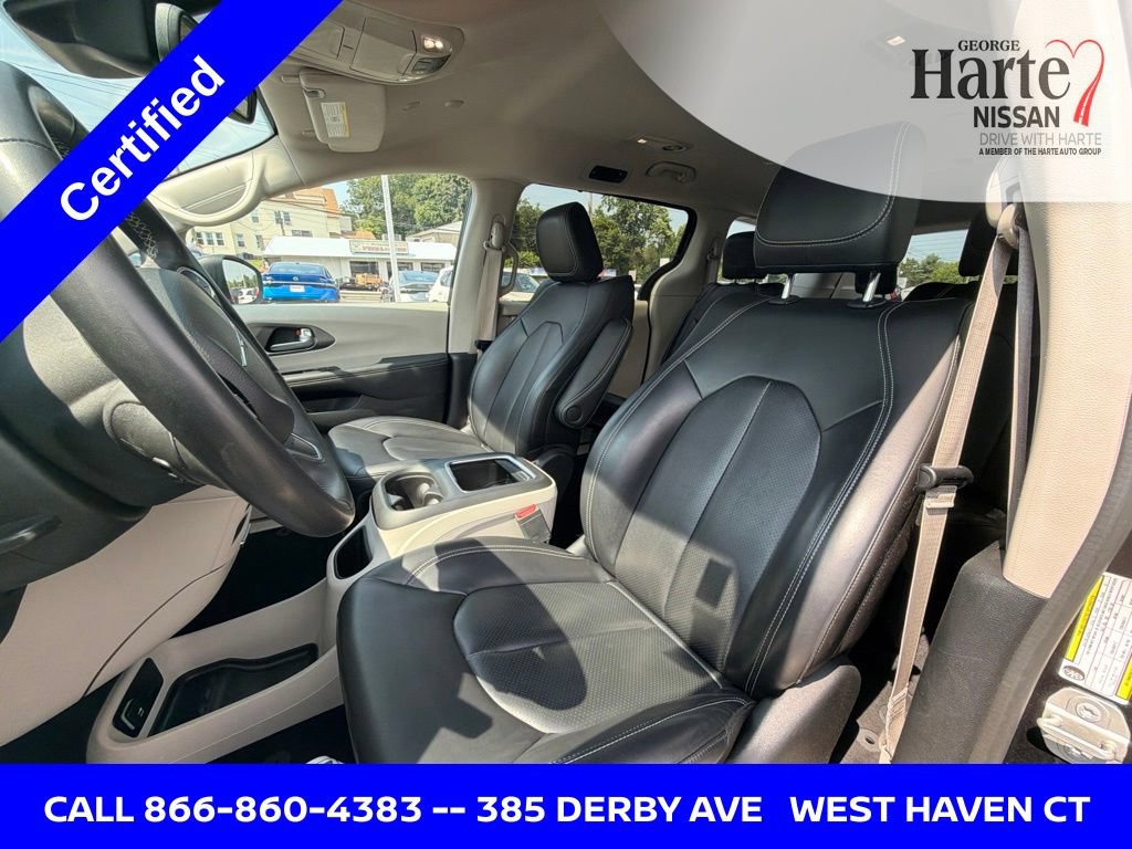 Used 2023 Chrysler Pacifica Touring-L FWD image 17