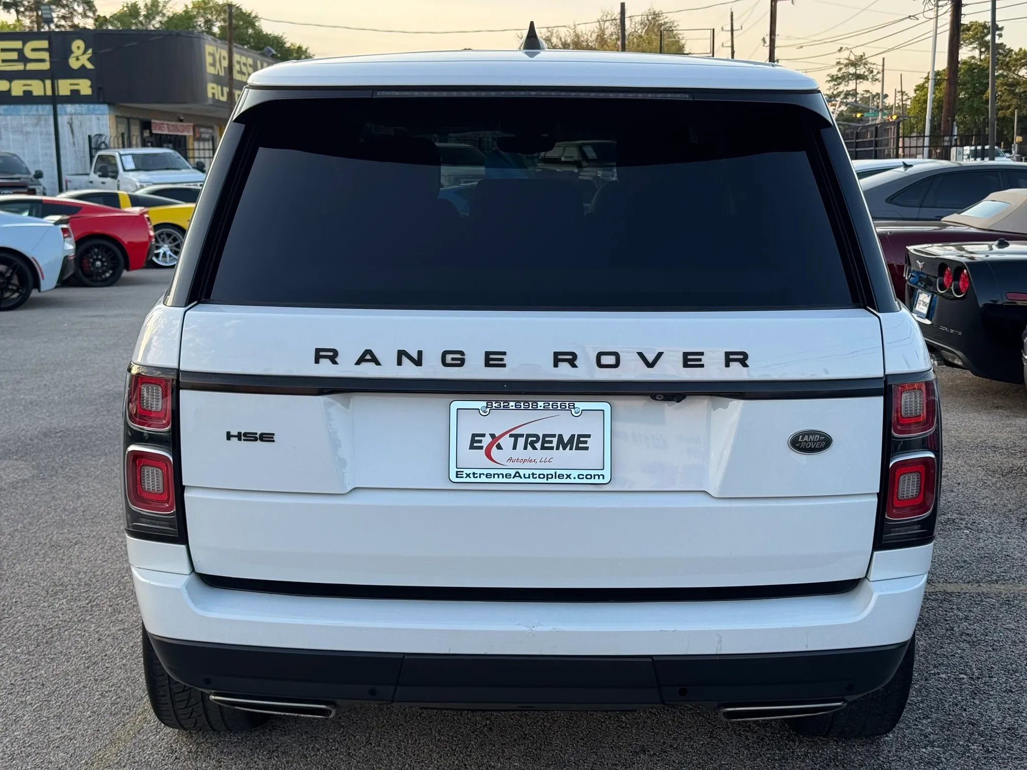 Used 2019 Land Rover Range Rover HSE AWD/4WD image 3