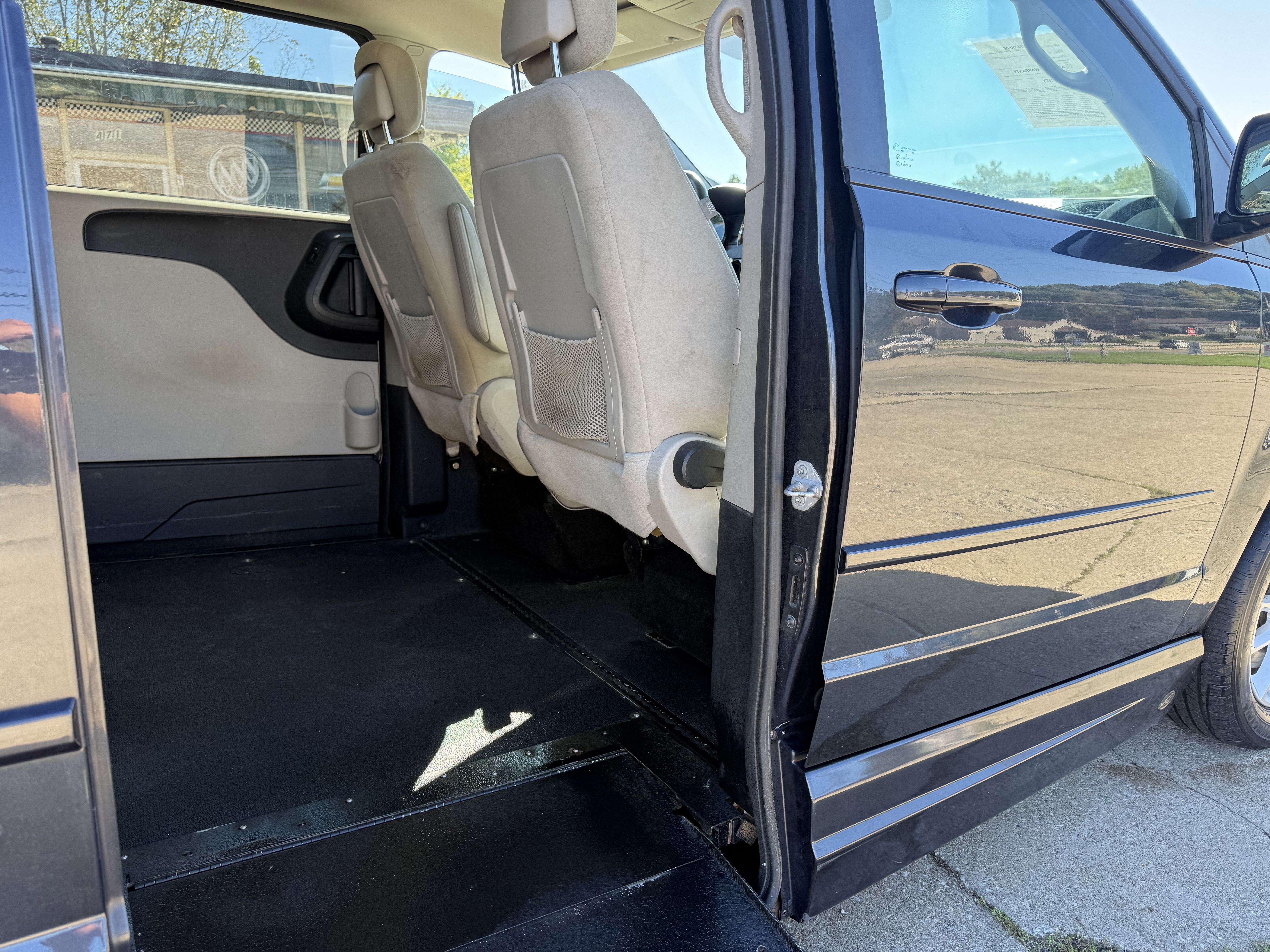Used 2013 Dodge Grand Caravan SXT FWD image 30