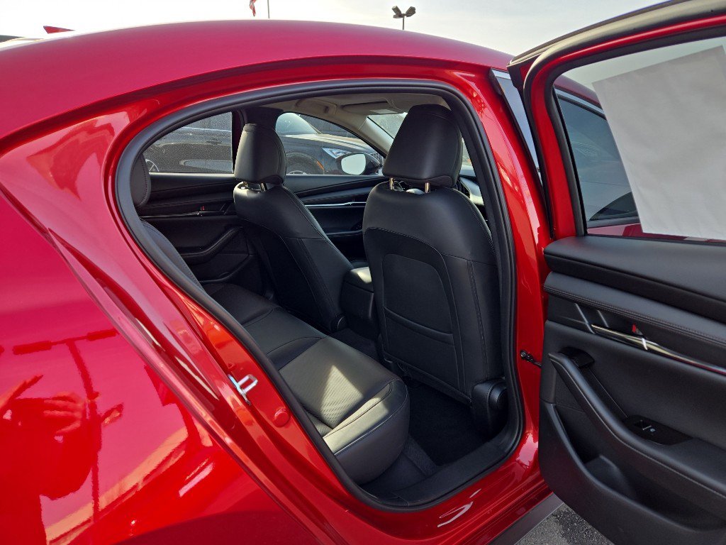 Used 2025 MAZDA MAZDA3 2.5 Turbo Sedan w/Premium Plus image 17