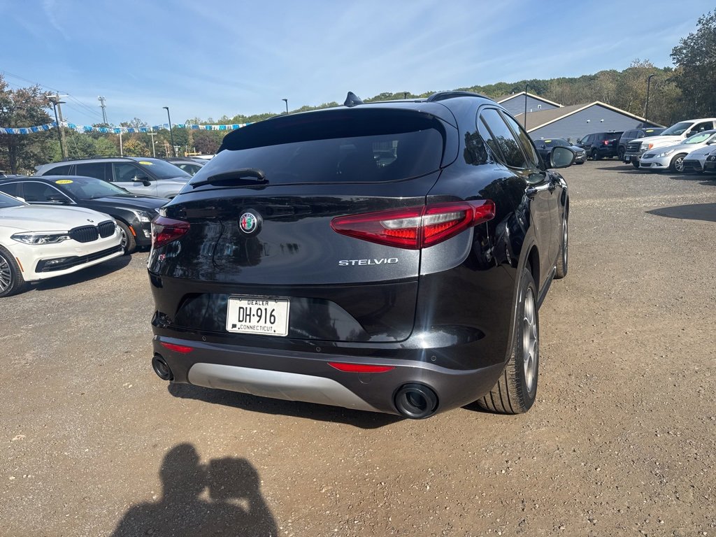 Used 2022 Alfa Romeo Stelvio Ti image 14