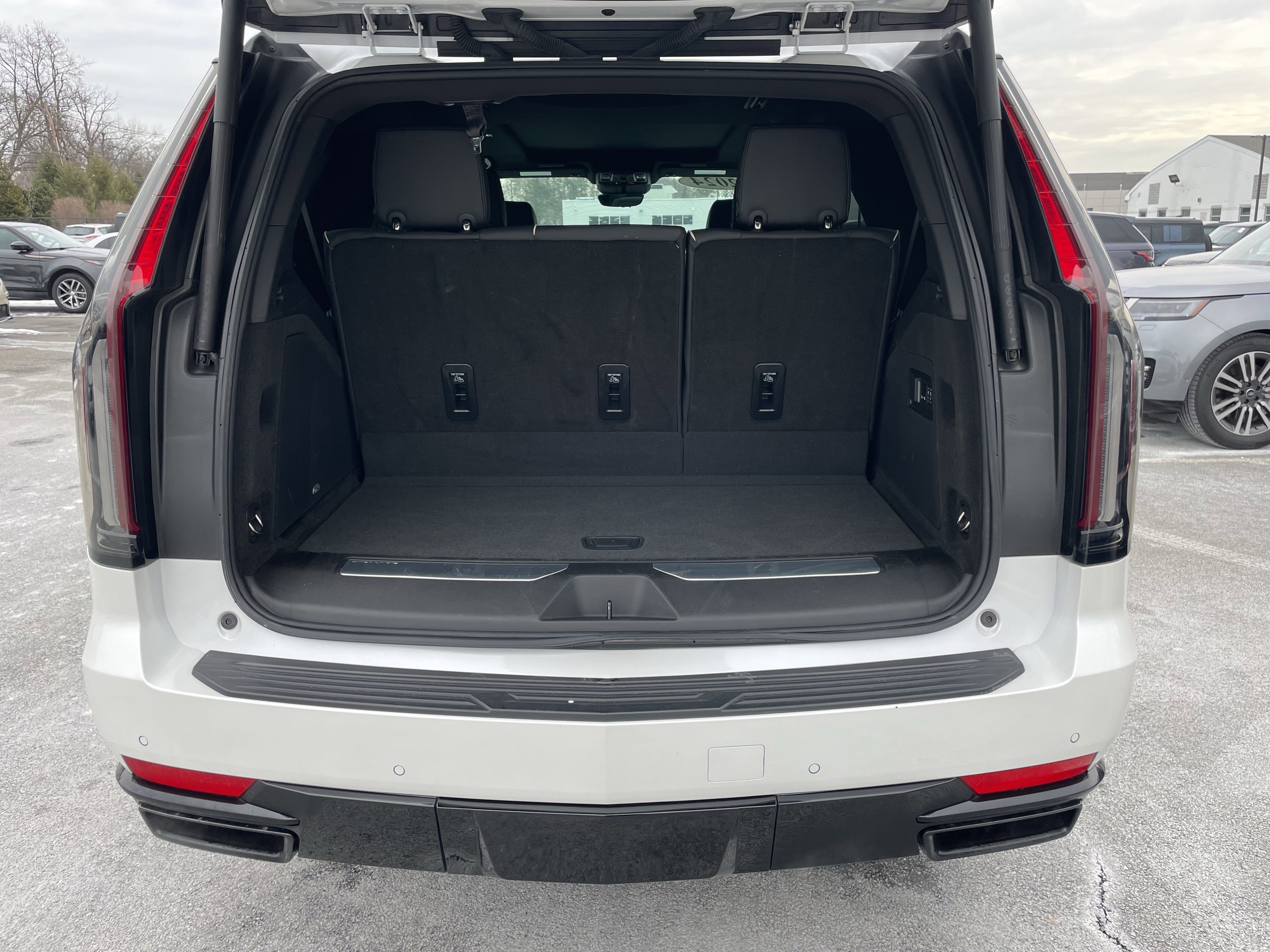 Used 2024 Cadillac Escalade Sport w/ LPO, ONYX Package image 39