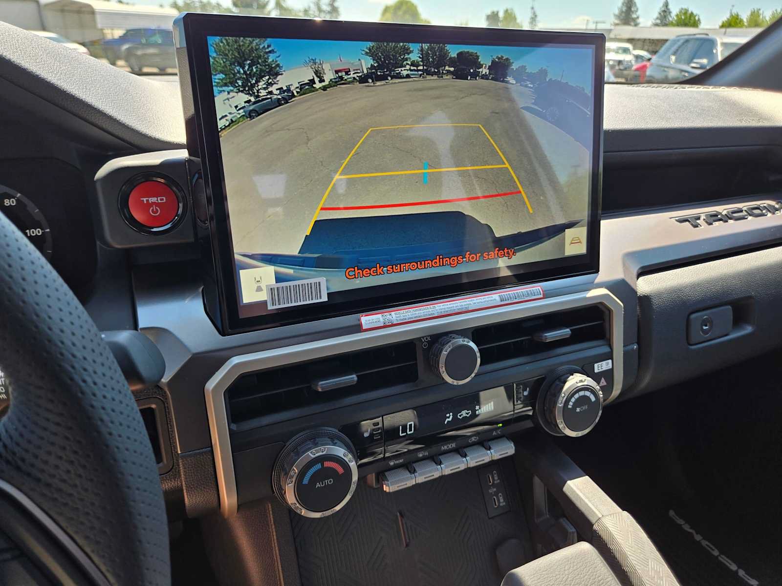 Certified 2025 Toyota Tacoma TRD Off-Road AWD/4WD image 31