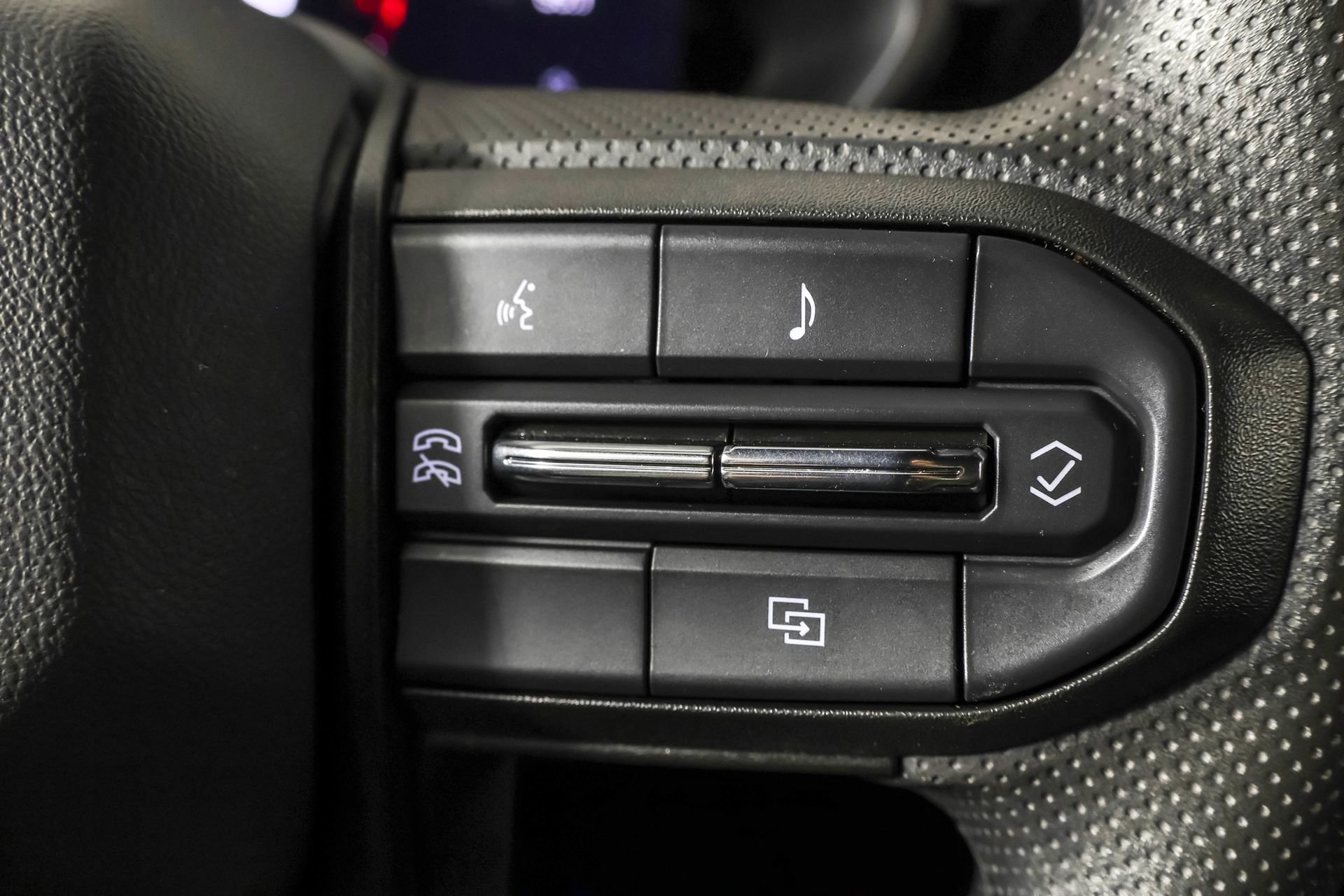 Used 2024 Chevrolet Colorado Trail Boss w/ Technology Package image 28