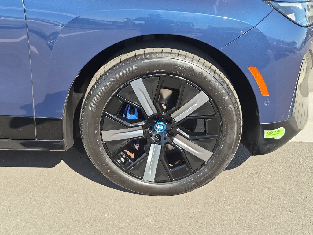 Used 2024 BMW iX xDrive50 w/ Sport Package AWD/4WD image 26
