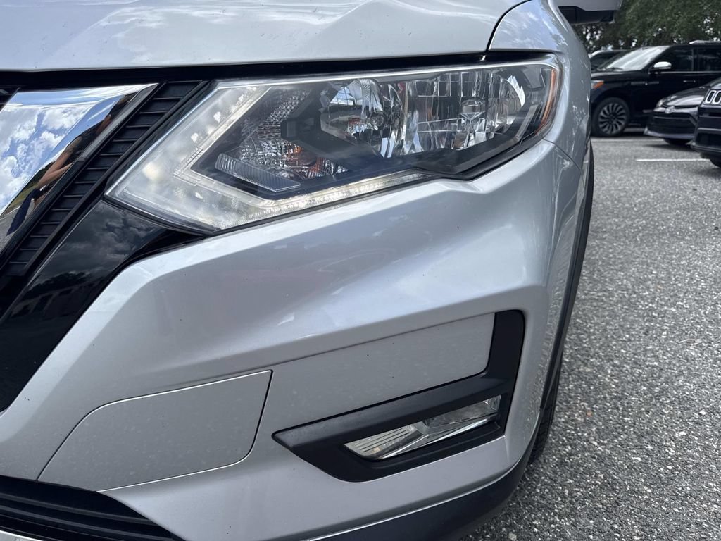 Used 2018 Nissan Rogue SV w/ Premium Package FWD image 9