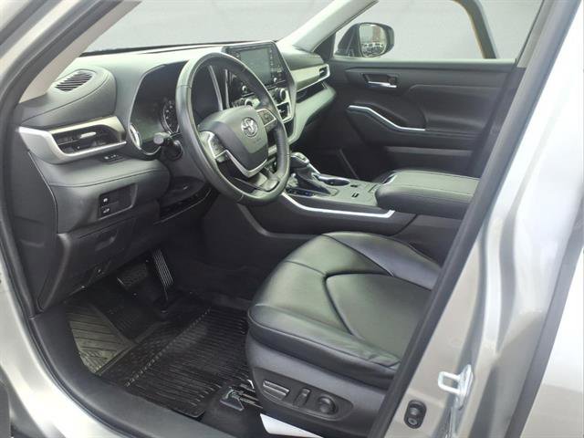 Used 2022 Toyota Highlander XLE image 13