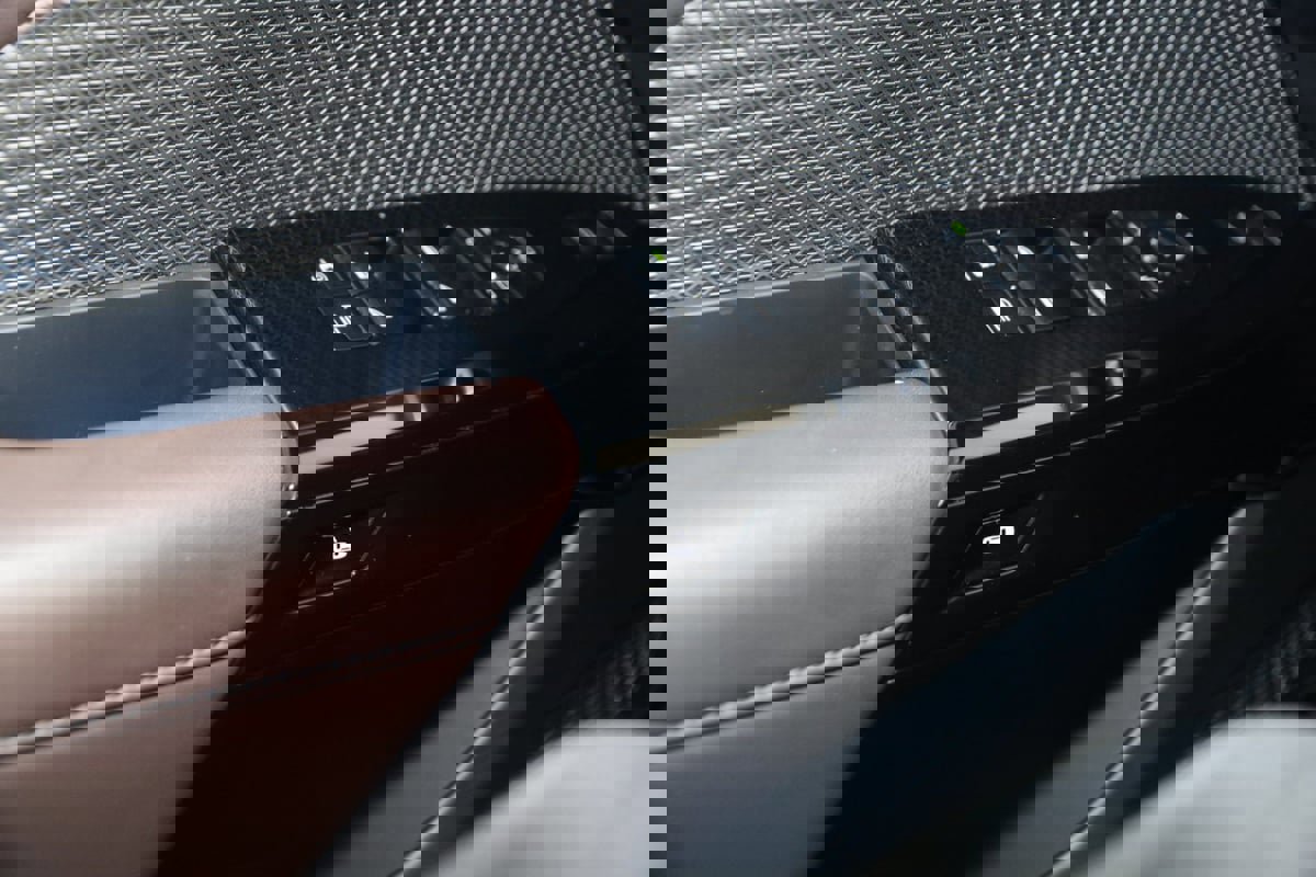 Used 2023 BMW 740i w/ Parking Assistance Package image 42