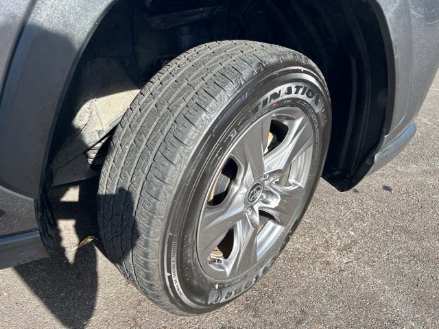 Used 2025 Toyota RAV4 LE AWD/4WD image 12