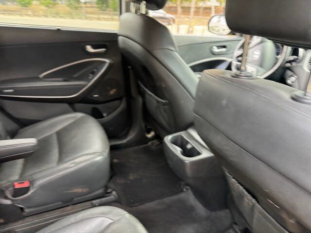 Used 2018 Hyundai Santa Fe Limited w/ Cargo Package image 17