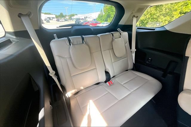 Used 2023 Ford Explorer XLT w/ Equipment Group 202A AWD/4WD image 27