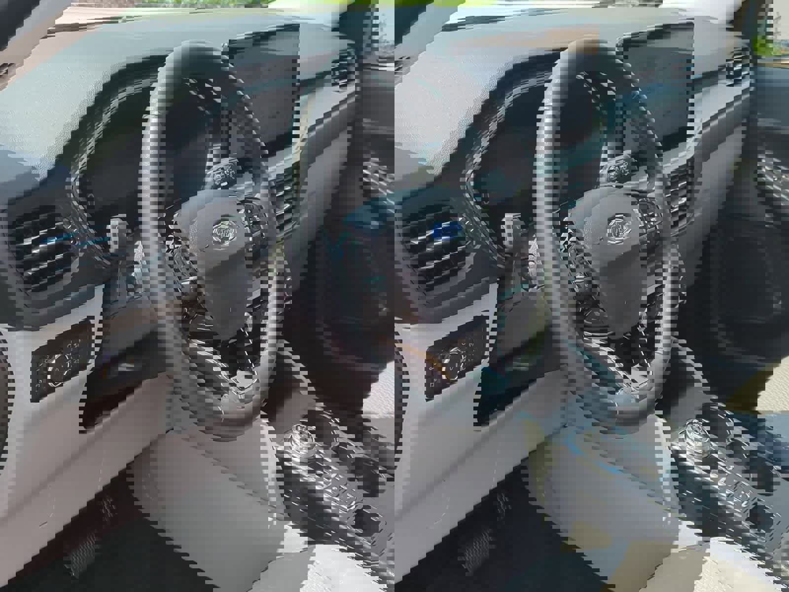 Used 2024 Ford Escape SE image 10