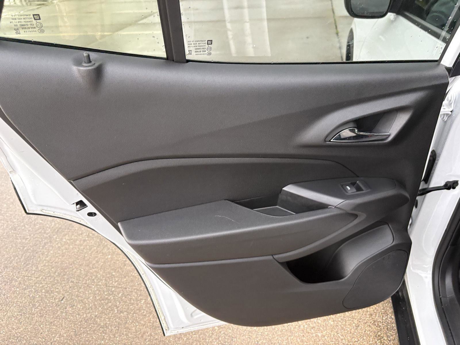 Used 2025 Chevrolet Trax LS FWD image 11