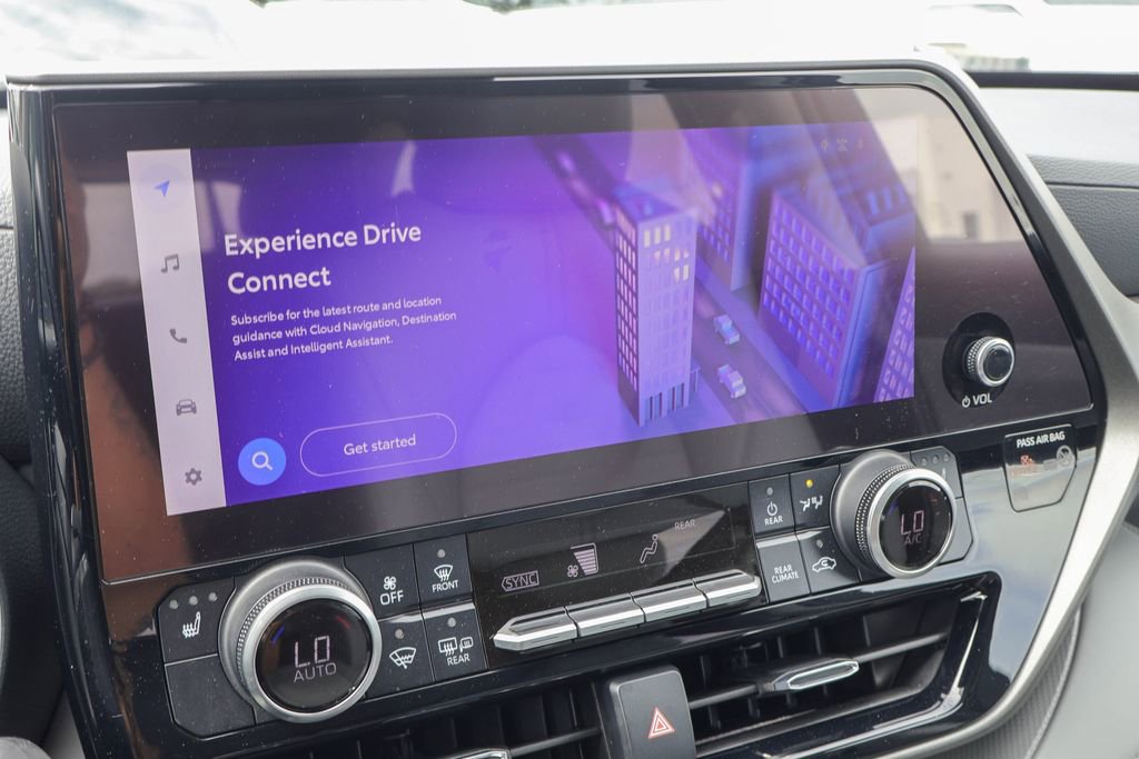 Used 2024 Toyota Highlander XLE image 3