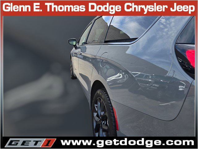 Certified 2023 Chrysler Pacifica Touring-L w/ S Appearance Package image 10