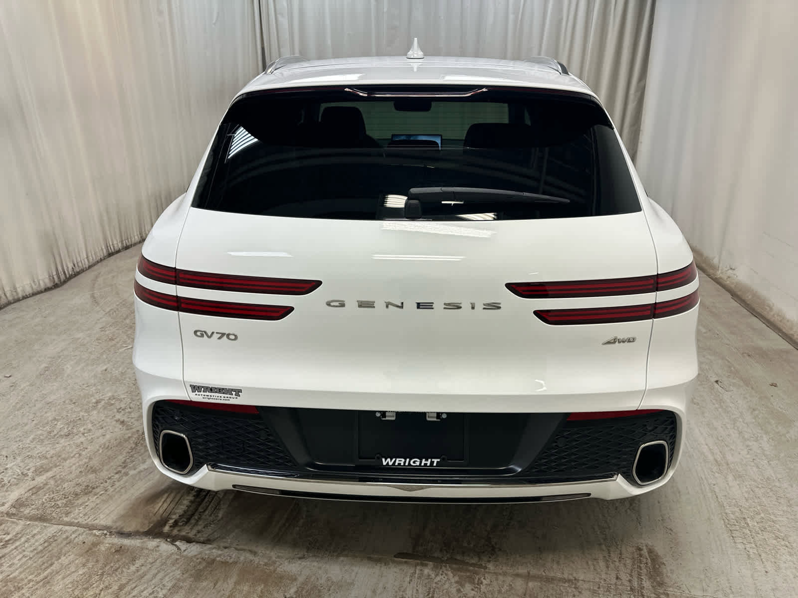 Used 2024 Genesis GV70 2.5T Advanced w/ Advanced Package image 8