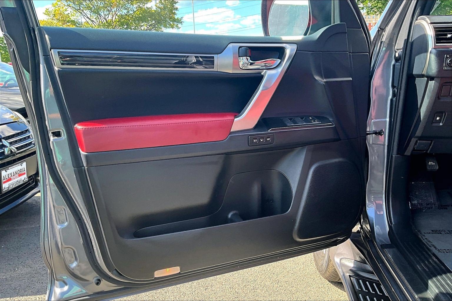 Used 2022 Lexus GX 460 Premium w/ Accessory Package AWD/4WD image 21