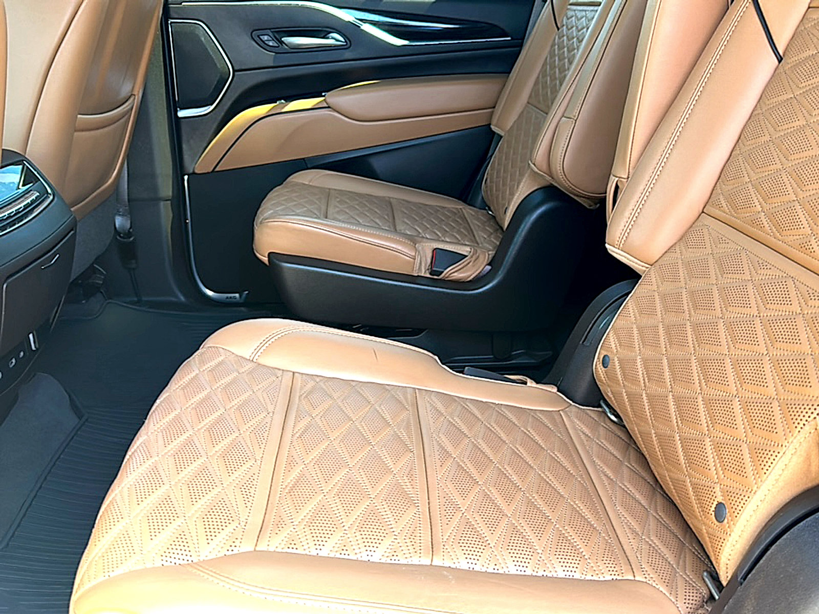 Used 2021 Cadillac Escalade Premium Luxury AWD/4WD image 19