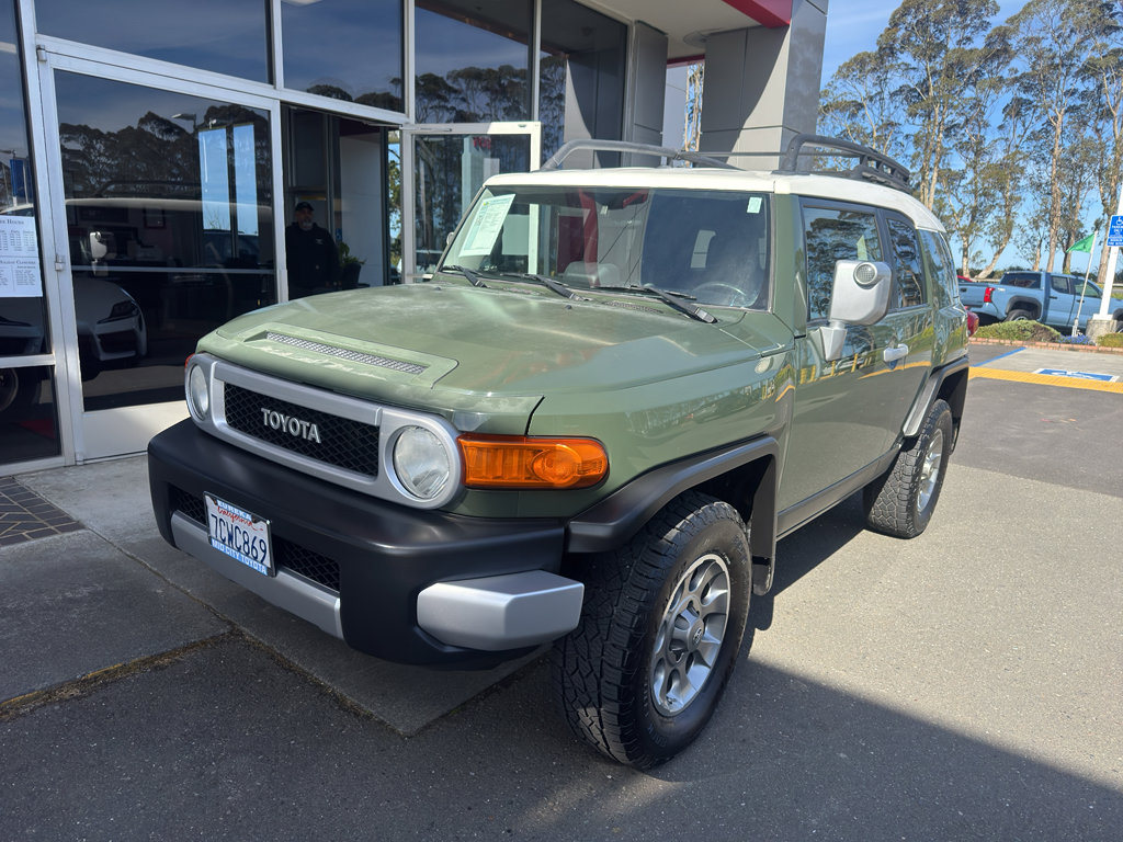 Used 2013 Toyota FJ Cruiser 4WD w/ Upgrade Pkg image 2