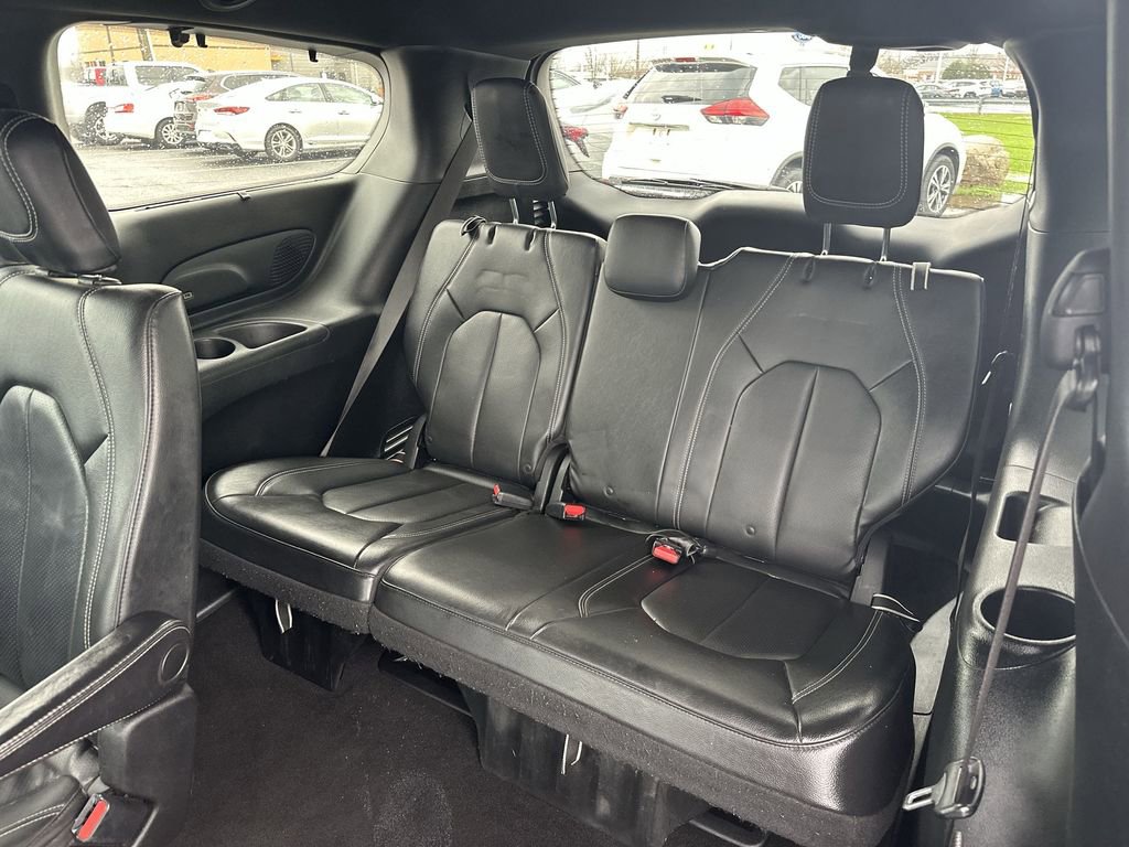 Used 2018 Chrysler Pacifica Touring-L Plus w/ S Appearance Package image 24