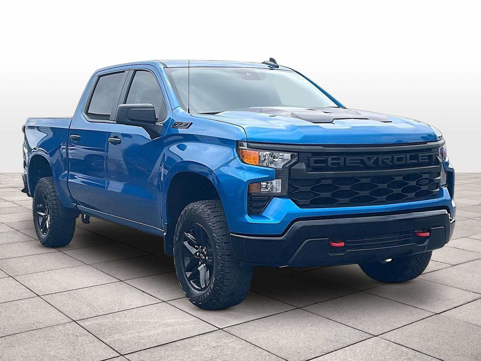 Used 2024 Chevrolet Silverado 1500 Custom Trail Boss w/ LPO, Dark Essentials Package AWD/4WD image 2