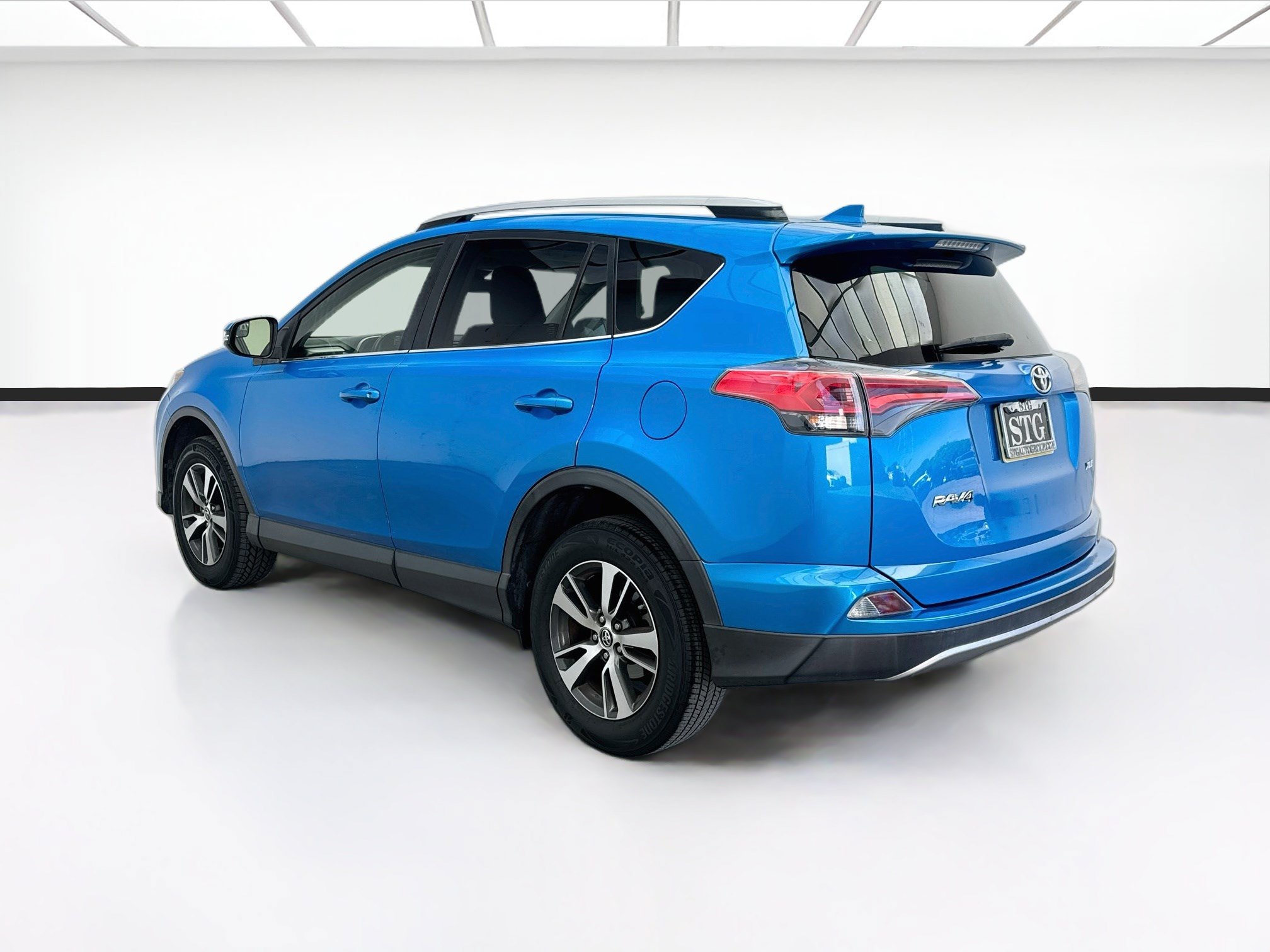 Used 2017 Toyota RAV4 XLE w/ Plus Special Value Package FWD image 6