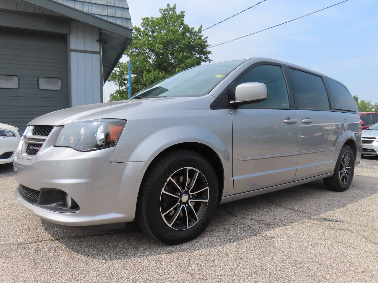 Used 2016 Dodge Grand Caravan R/T FWD image 4