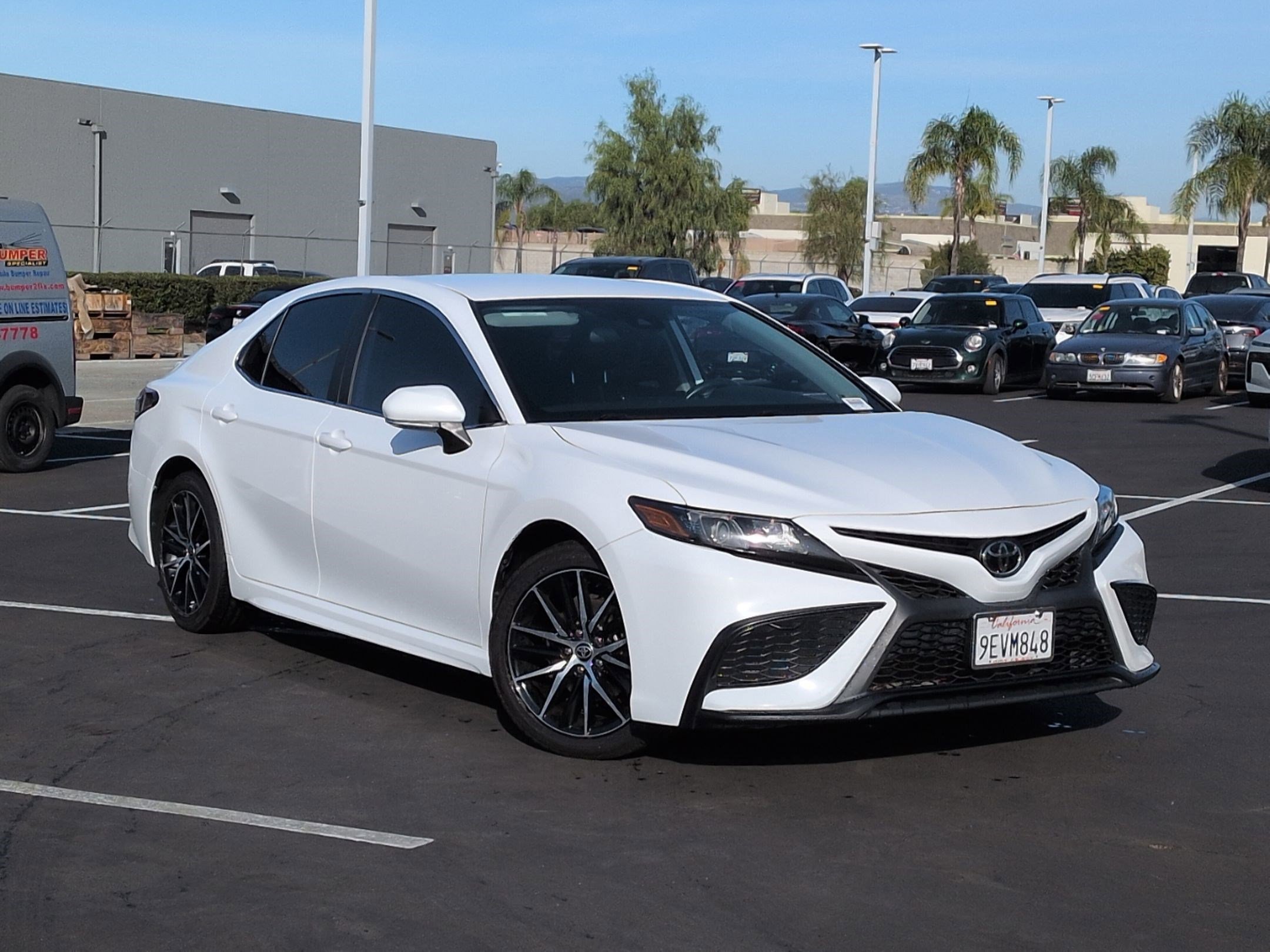 Used 2023 Toyota Camry SE image 2
