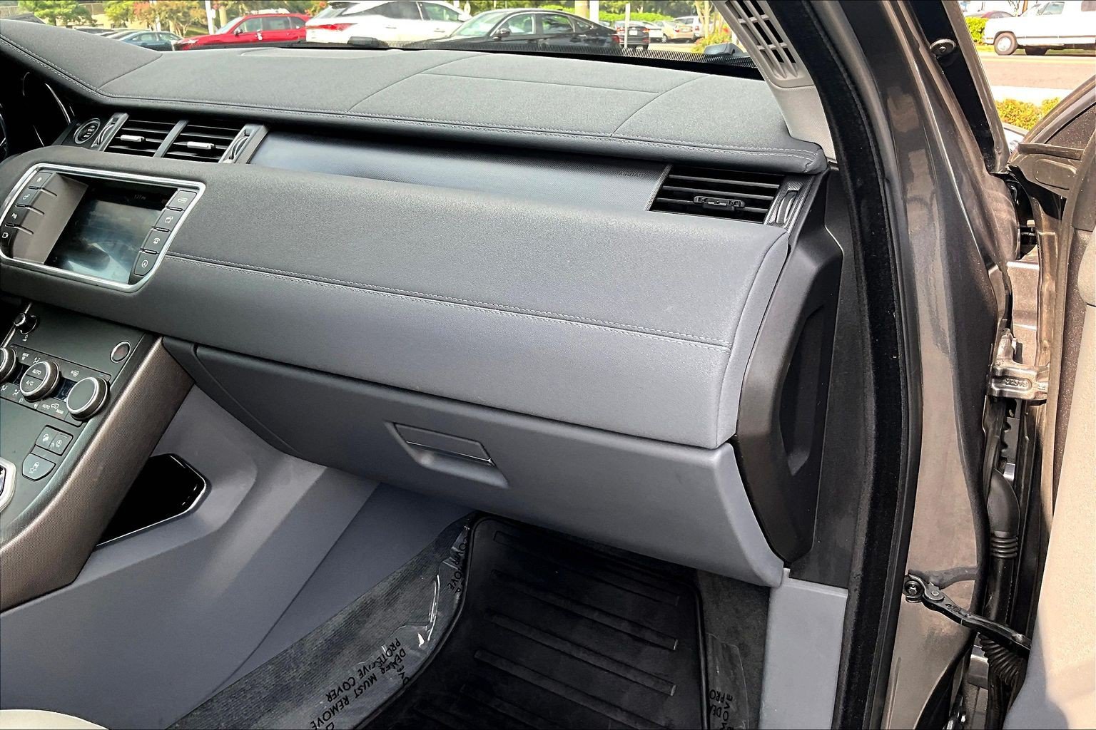 Used 2019 Land Rover Range Rover Evoque SE AWD/4WD image 16