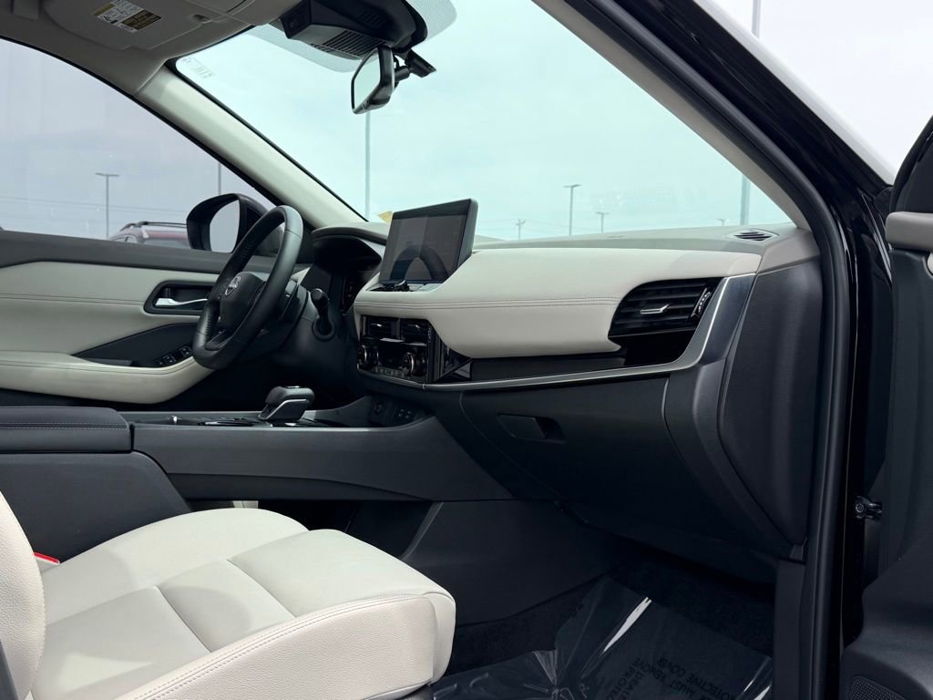 Used 2025 Nissan Rogue SL FWD image 21
