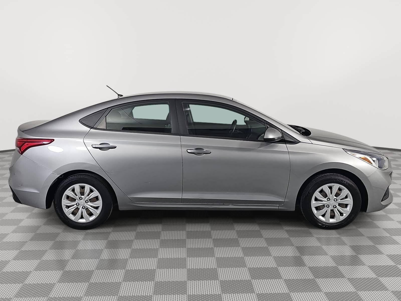 Used 2021 Hyundai Accent SE FWD image 9