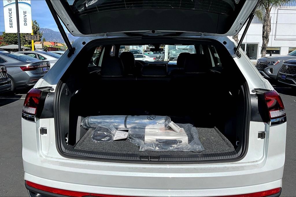 New 2026 Volkswagen Atlas Cross Sport SE image 24