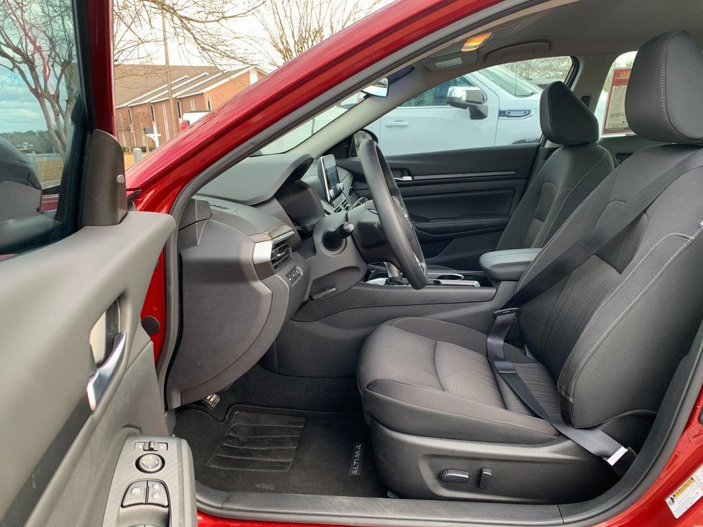 Used 2024 Nissan Altima 2.5 SV image 21