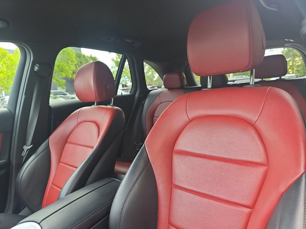 Used 2022 Mercedes-Benz GLC 300 4MATIC w/ AMG Line image 24