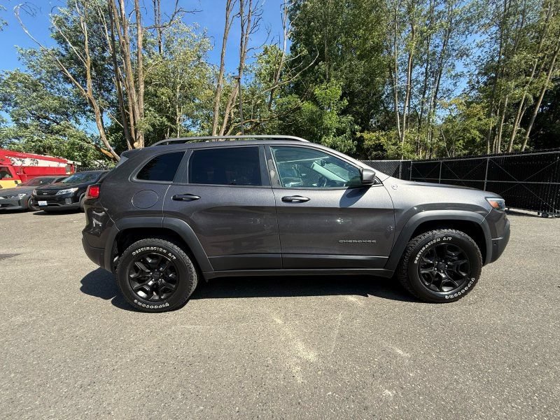Used 2019 Jeep Cherokee Trailhawk AWD/4WD image 5