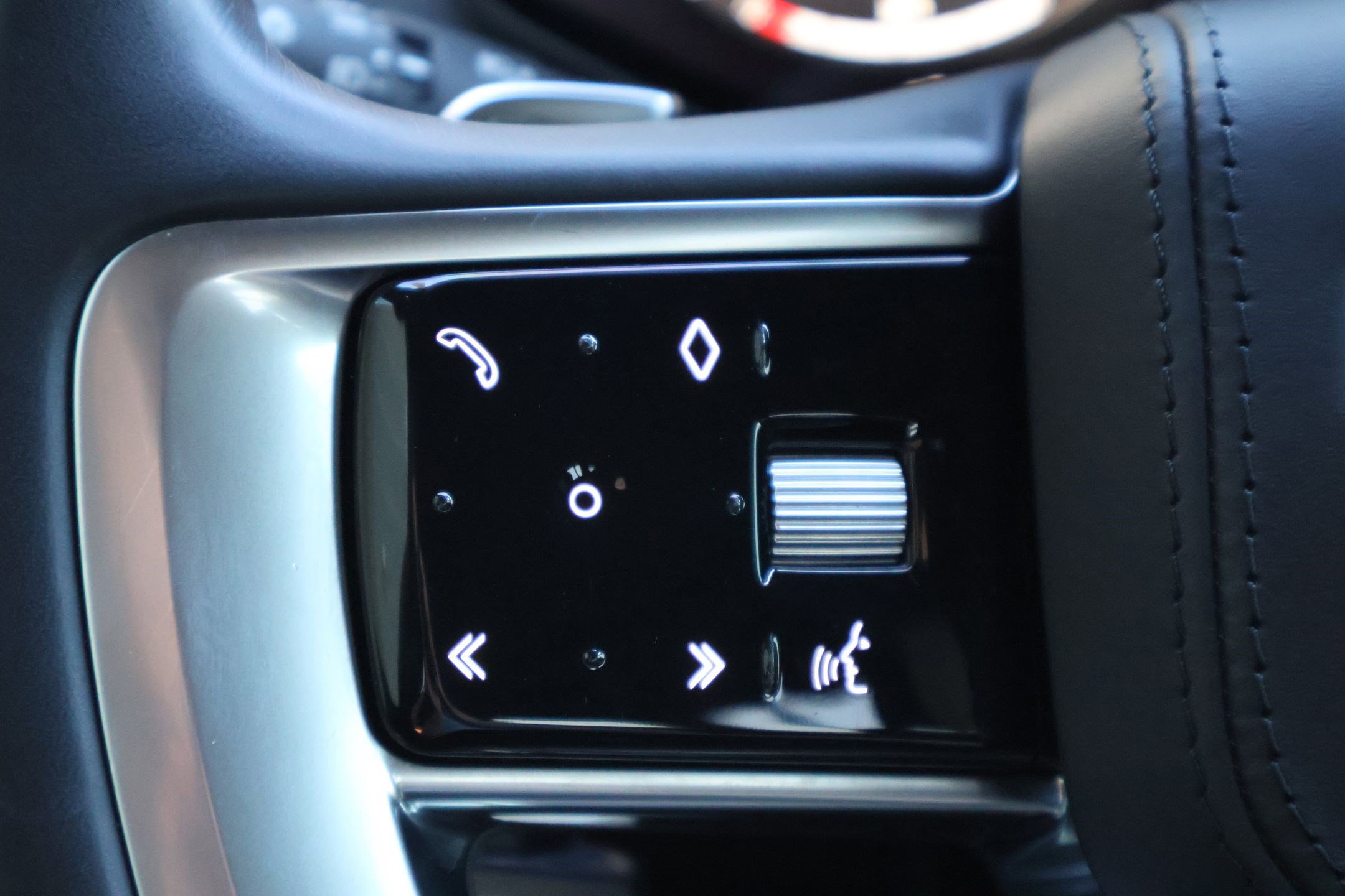 Certified 2023 Land Rover Range Rover SE image 16
