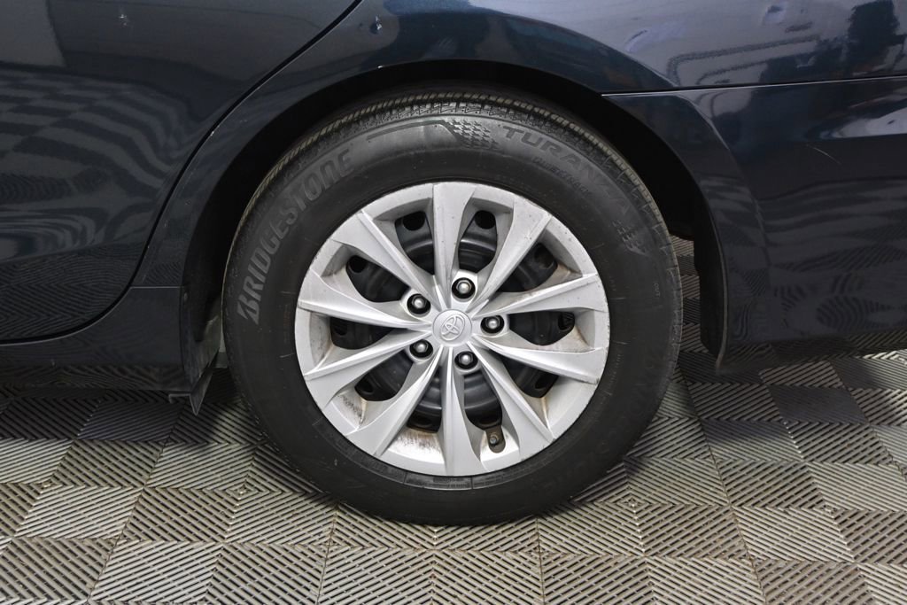 Used 2015 Toyota Camry LE image 20