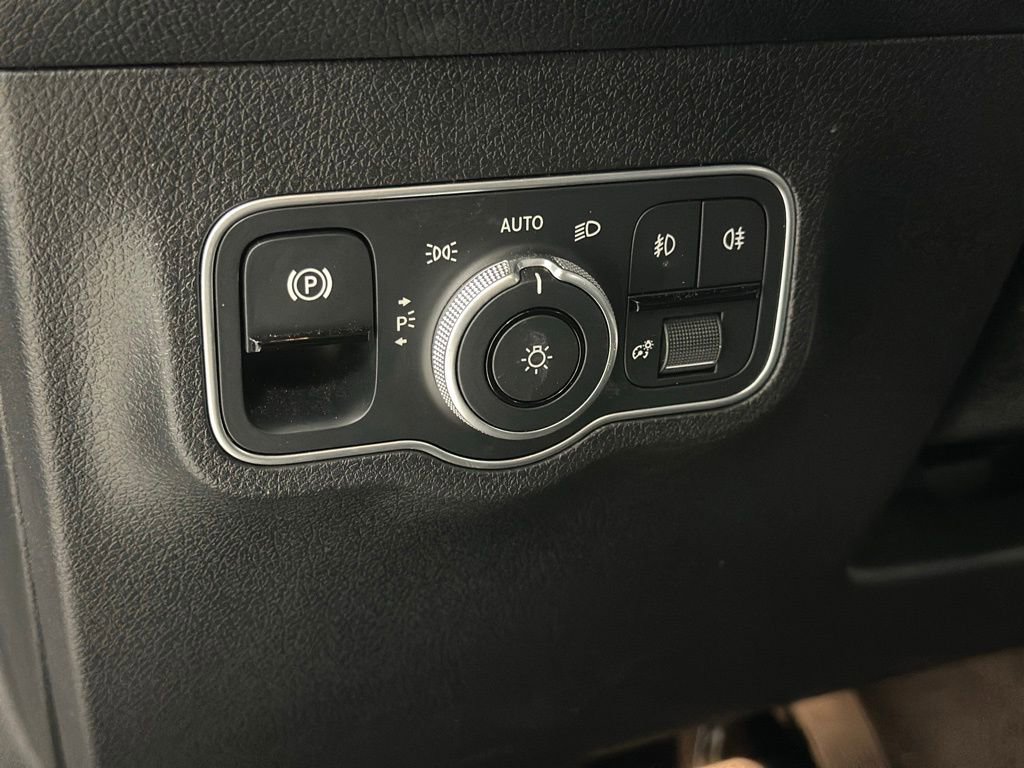 Used 2025 Mercedes-Benz GLB 250 image 16